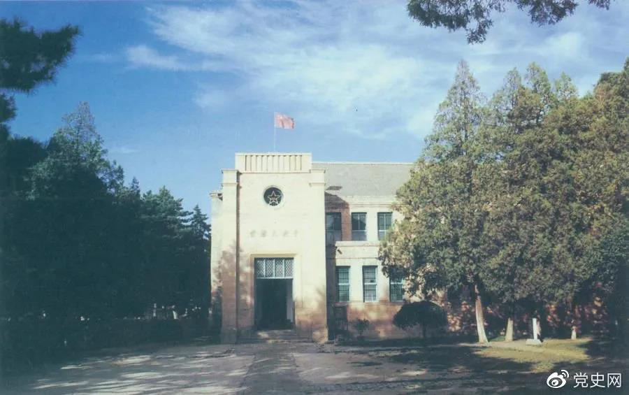 楊家?guī)X革命舊址，位于延安城西北約3公里，是中共中央1938年11月至1947年3月的所在地。